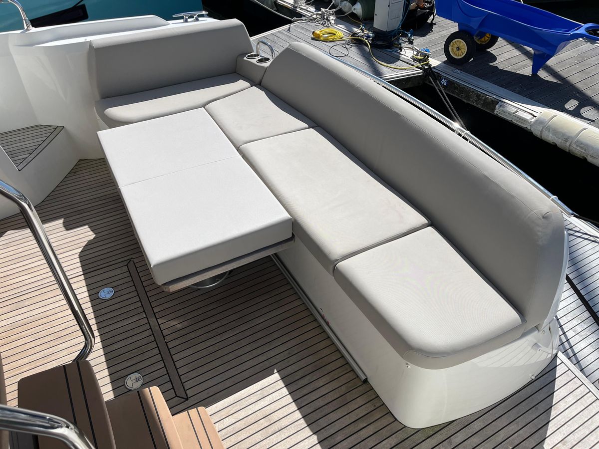 2021 Prestige 42 