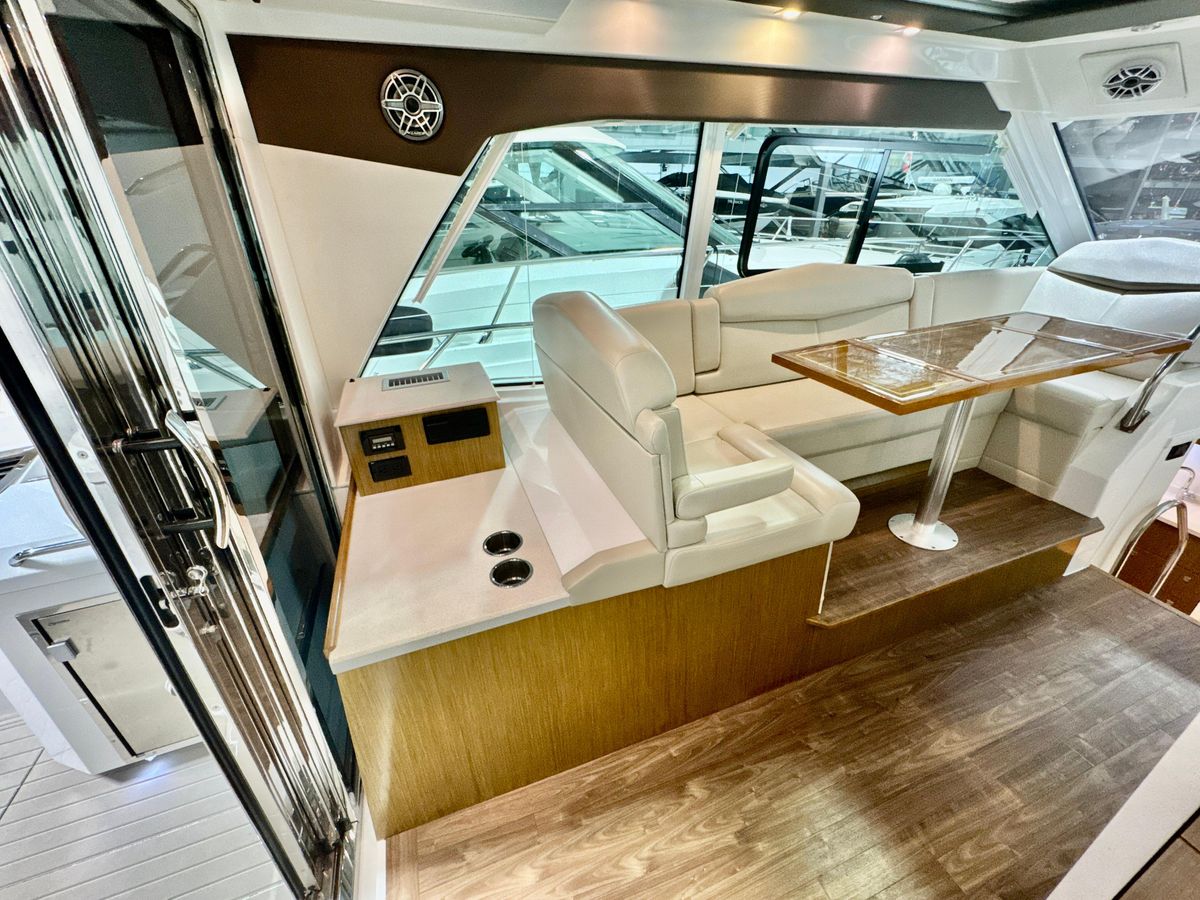 2016 Cruisers Yachts 48 