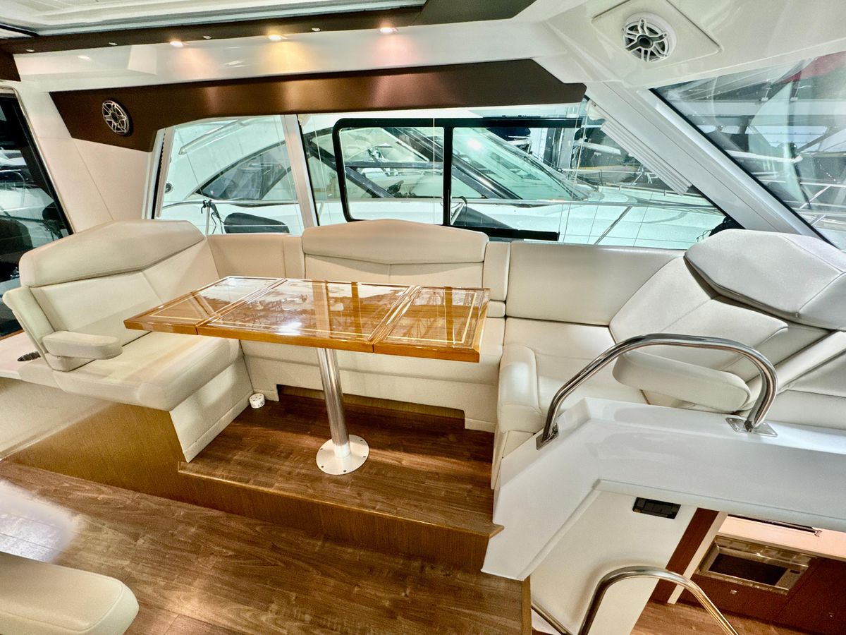 2016 Cruisers Yachts 48 