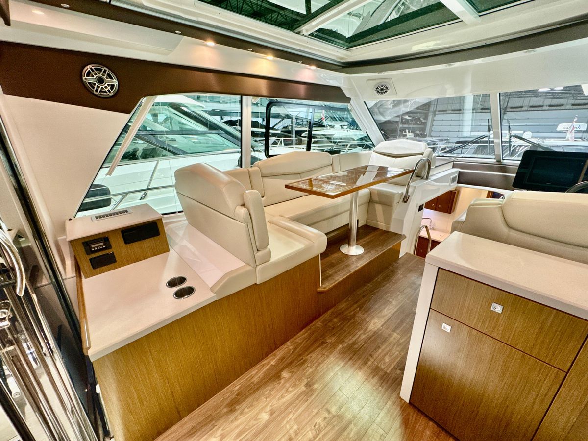 2016 Cruisers Yachts 48 