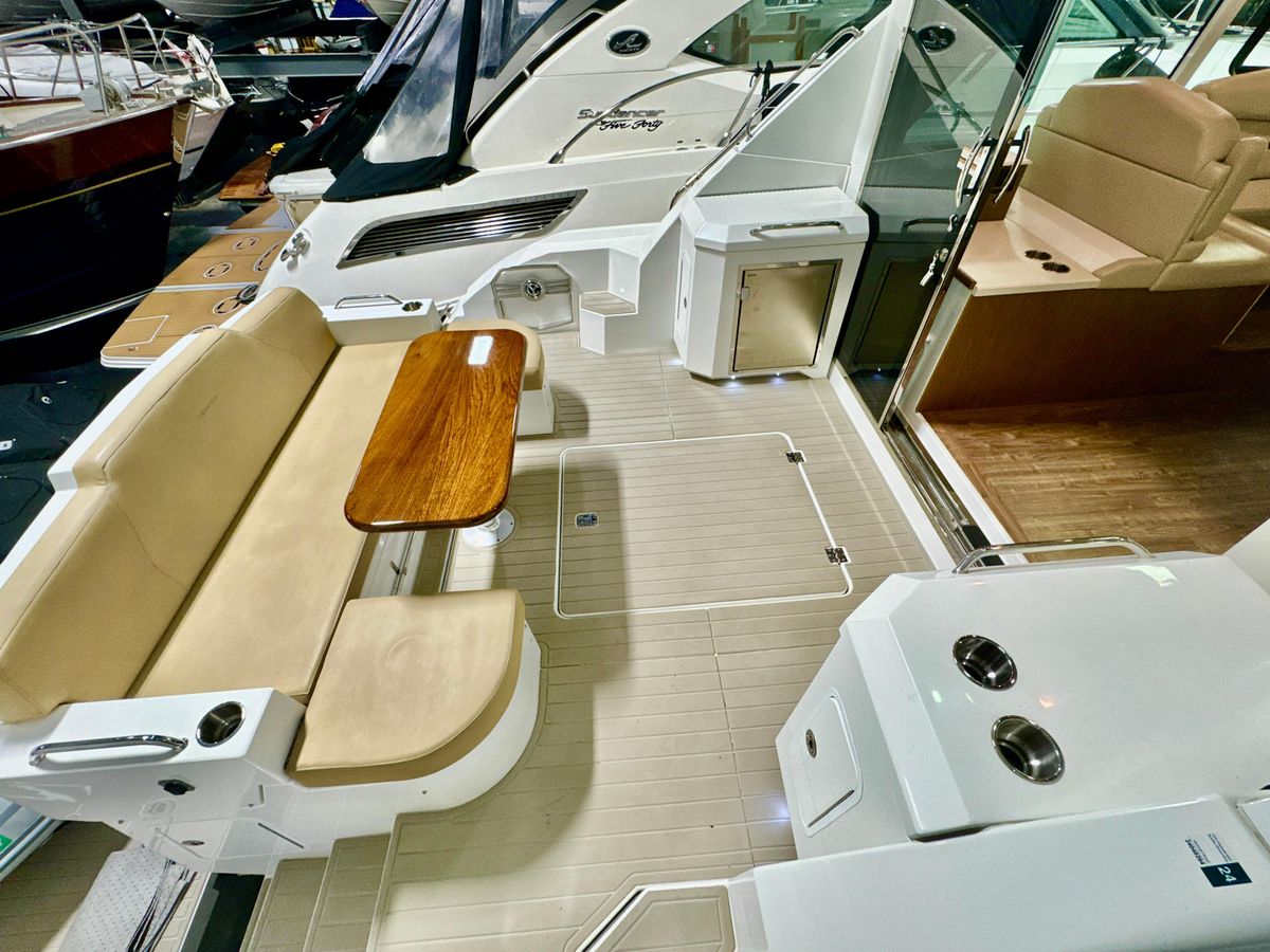 2016 Cruisers Yachts 48 