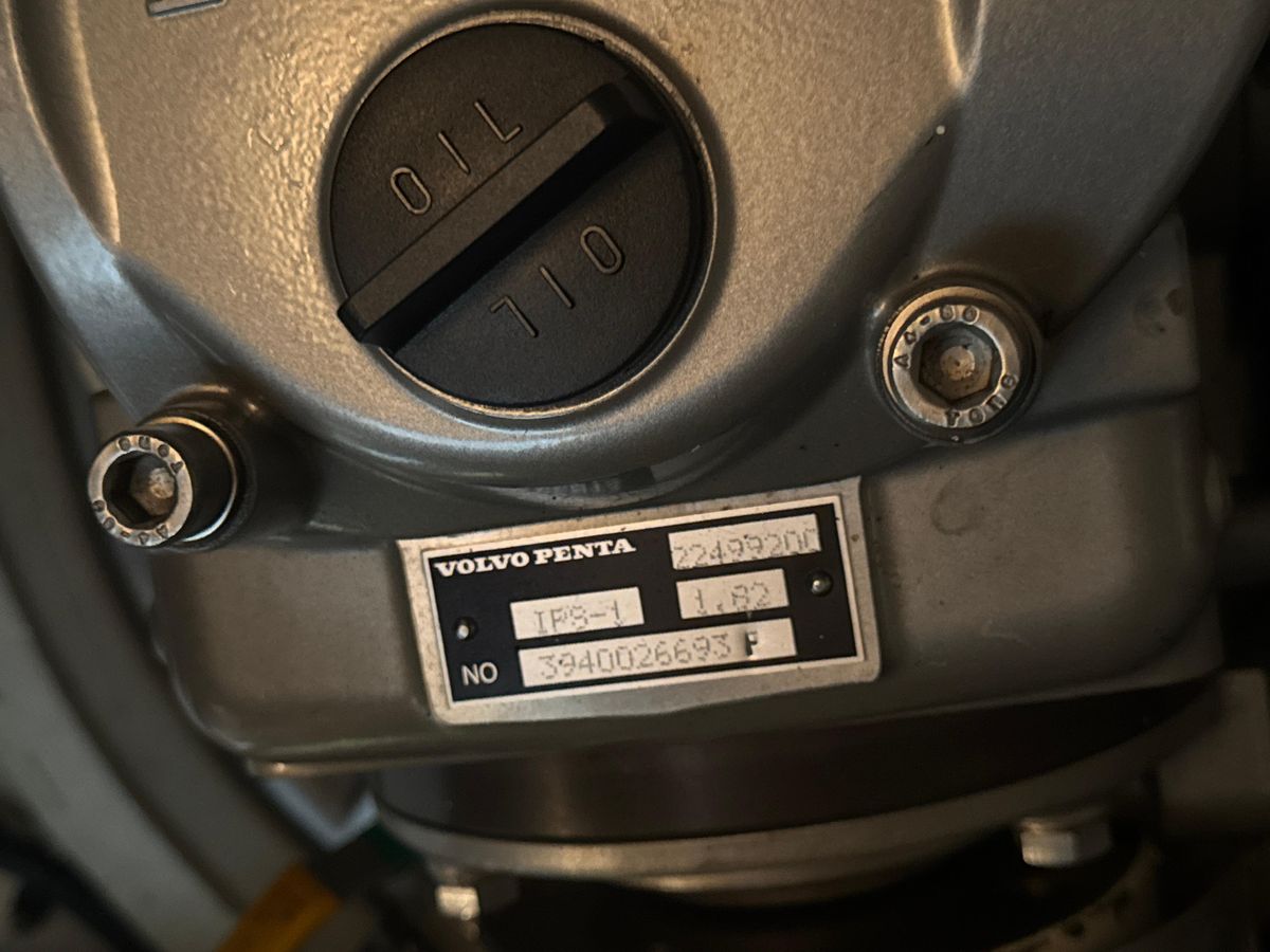 2016 Cruisers Yachts 48 