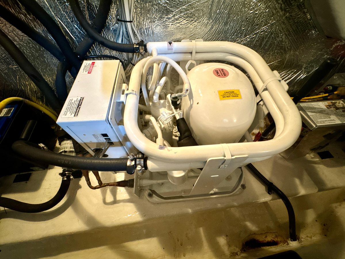 2016 Cruisers Yachts 48 