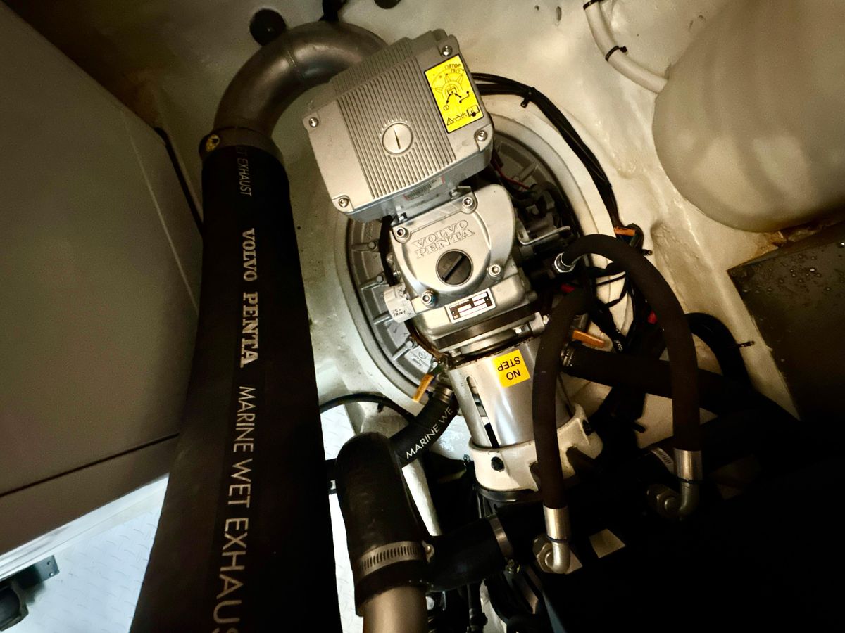 2016 Cruisers Yachts 48 