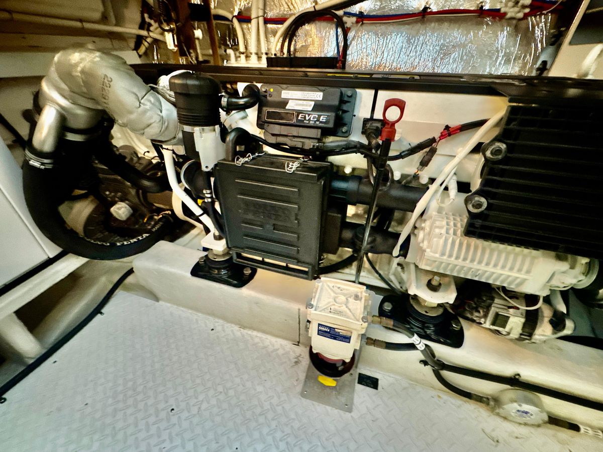 2016 Cruisers Yachts 48 