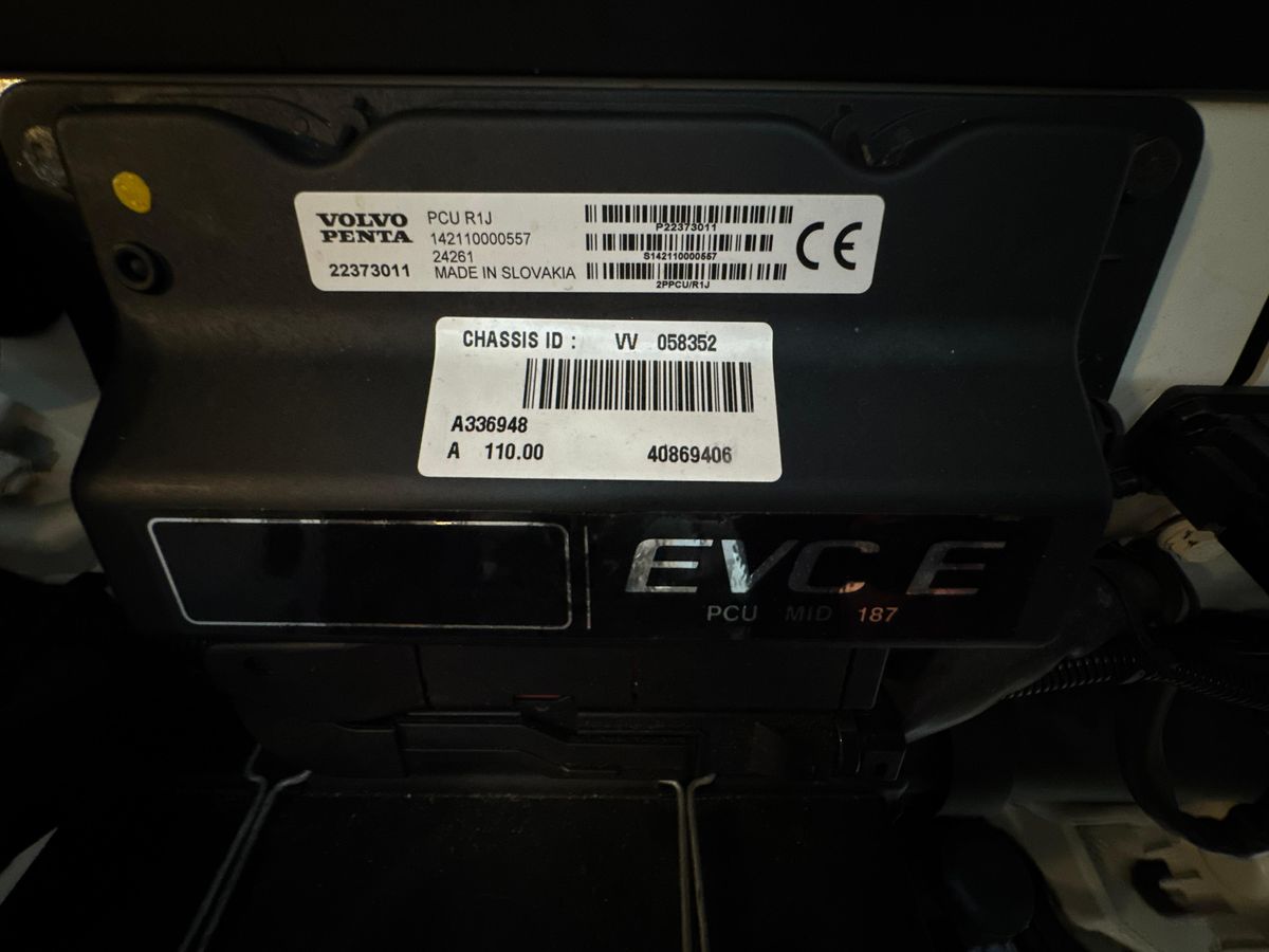 2016 Cruisers Yachts 48 