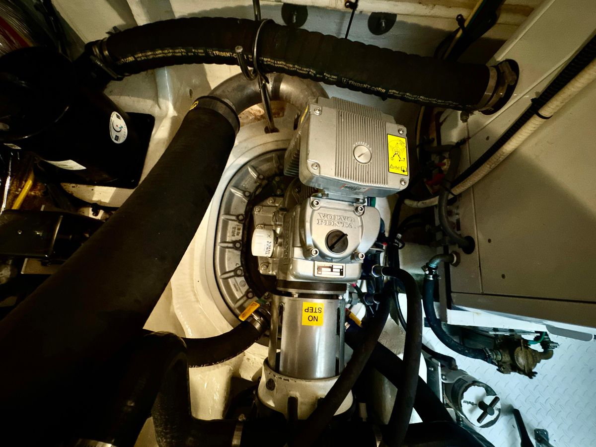 2016 Cruisers Yachts 48 