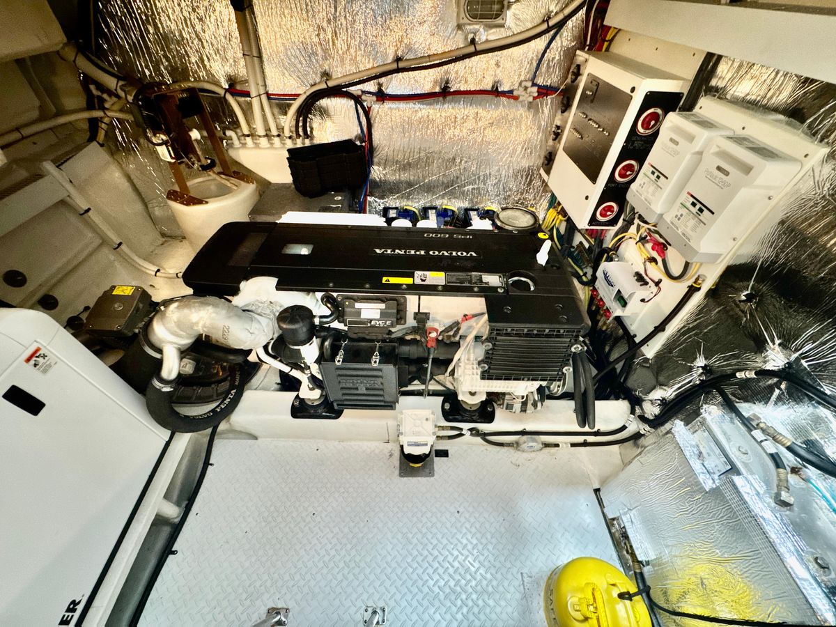 2016 Cruisers Yachts 48 