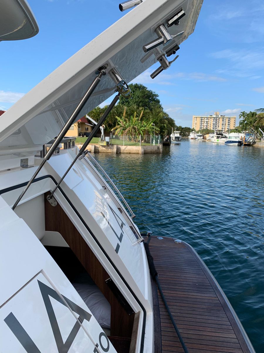 2007 Fairline 68 