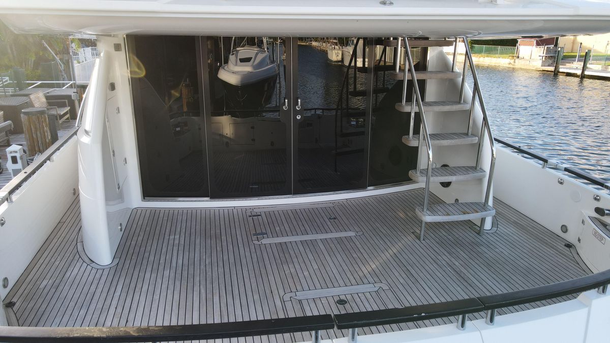 2007 Fairline 68 