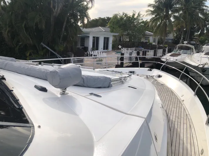  Yacht Photos Pics 2007 Fairline Squadron 68 yacht docked near tropical waterfront property.