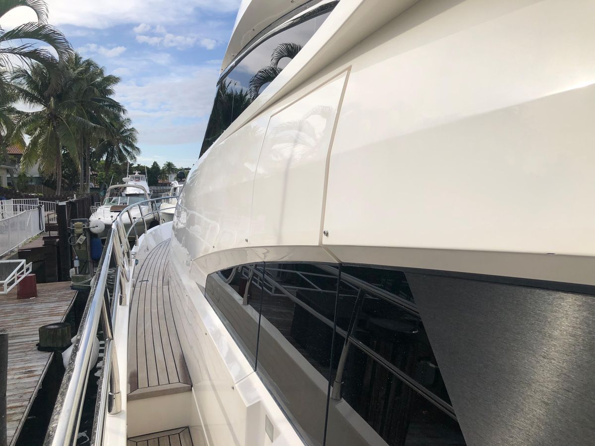 2007 Fairline 68 