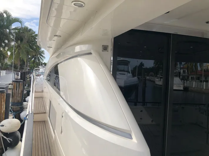  Yacht Photos Pics 2007 Fairline Squadron 68 yacht docked, showcasing sleek design and luxurious exterior.