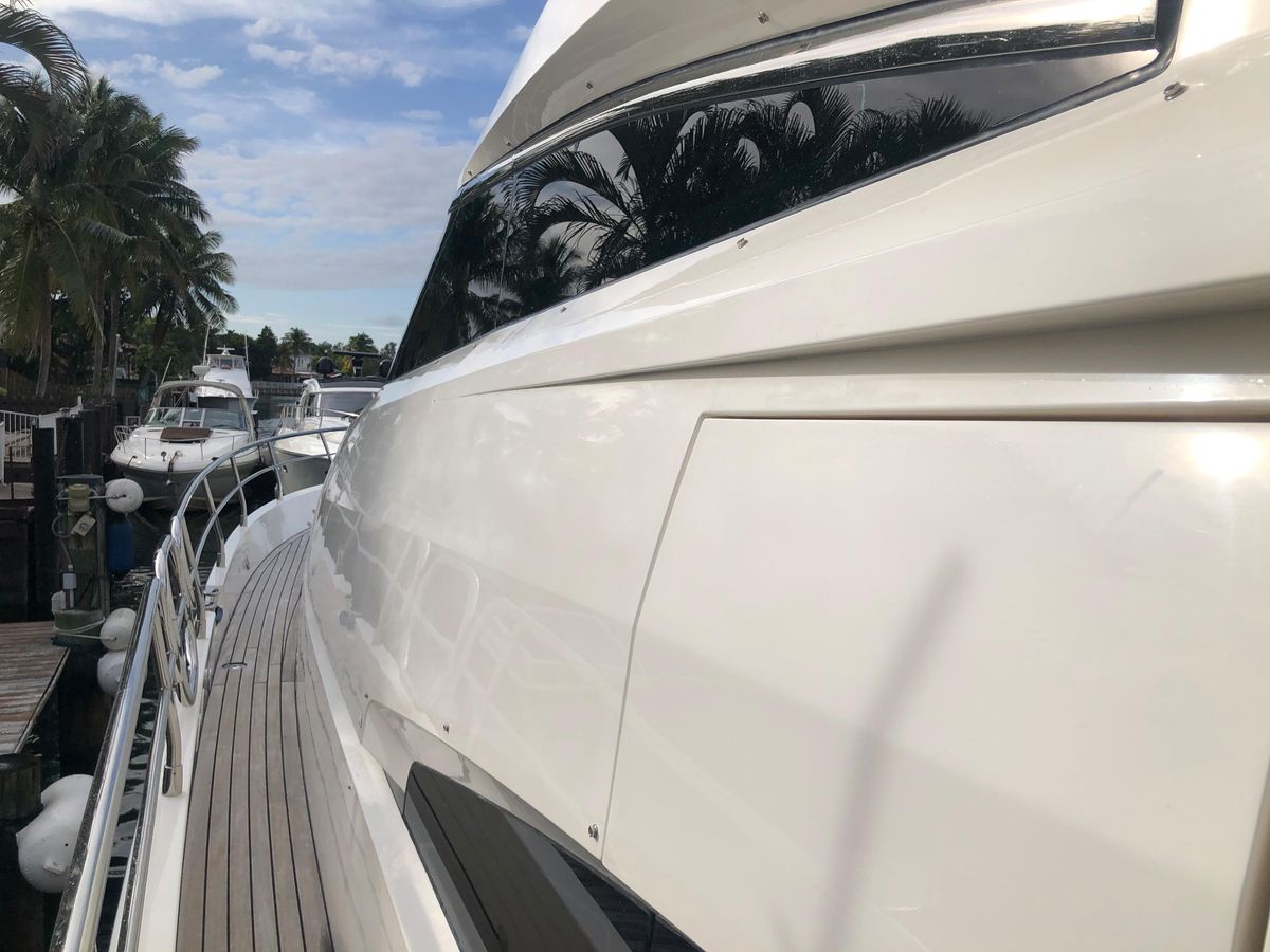 2007 Fairline 68 