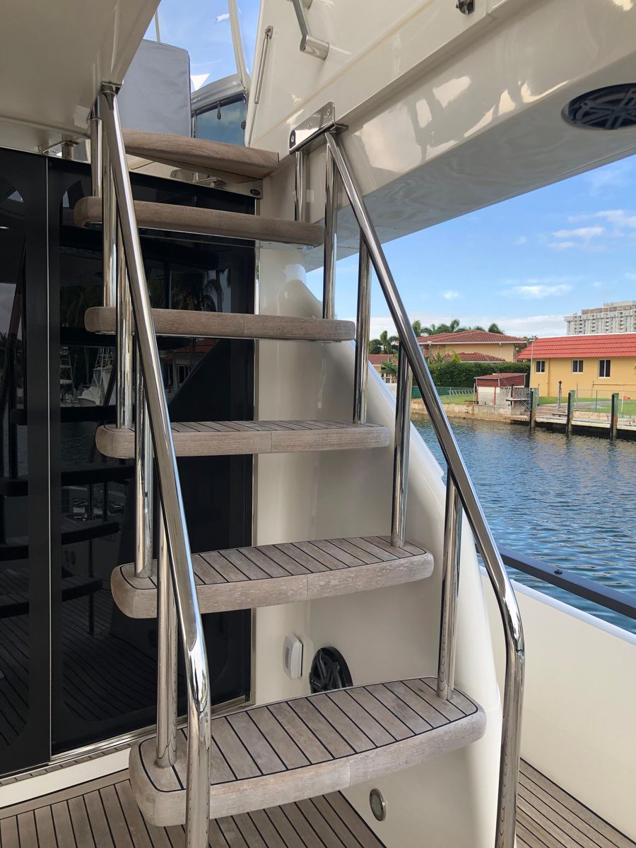 2007 Fairline 68 