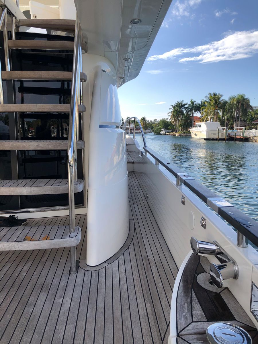 2007 Fairline 68 