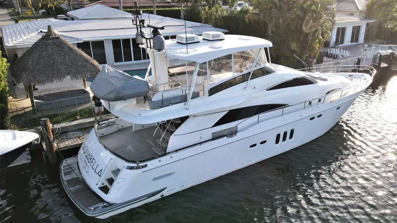  Yacht Photos Pics 2007 Fairline Squadron 68 yacht docked by a waterfront home.