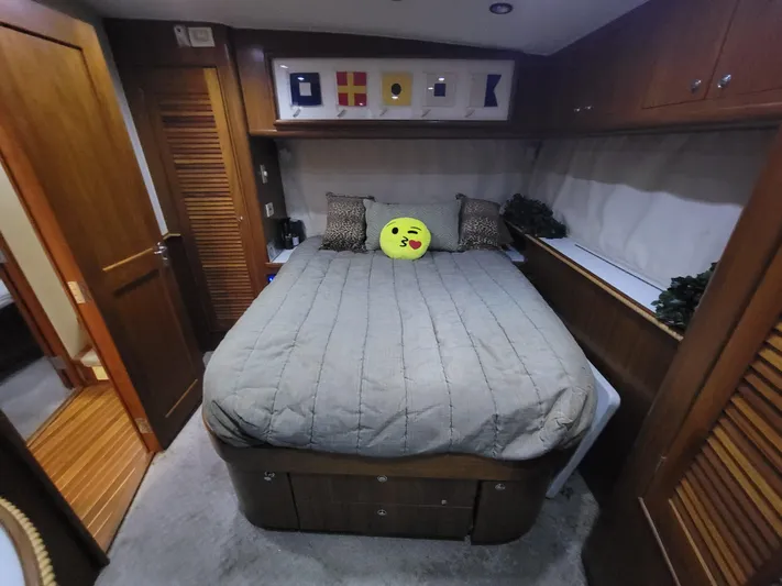  Yacht Photos Pics Cozy bedroom in 1998 Buddy Davis 65 Carolina Custom yacht with nautical decor.