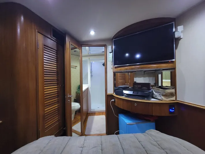  Yacht Photos Pics Interior of 1998 Buddy Davis 65 Carolina Custom yacht with TV and wooden cabinetry.