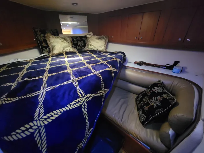  Yacht Photos Pics Luxurious cabin interior of 1998 Buddy Davis 65 Carolina Custom yacht.