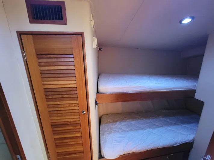  Yacht Photos Pics Bunk beds in 1998 Buddy Davis 65 Carolina Custom yacht cabin.
