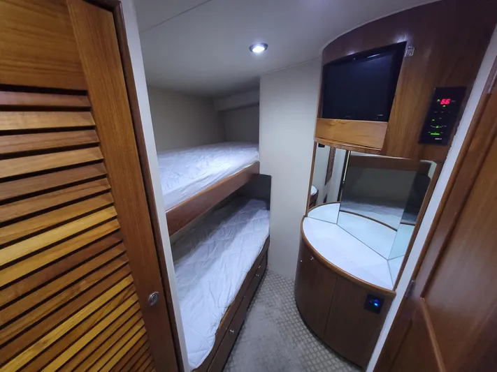  Yacht Photos Pics Interior of 1998 Buddy Davis 65 Carolina Custom yacht with bunk beds and TV.