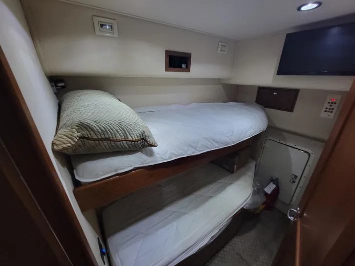  Yacht Photos Pics Cozy cabin with bunk beds in 1998 Buddy Davis 65 Carolina Custom yacht.