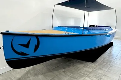 Vision Marine Technologies Fantail 217