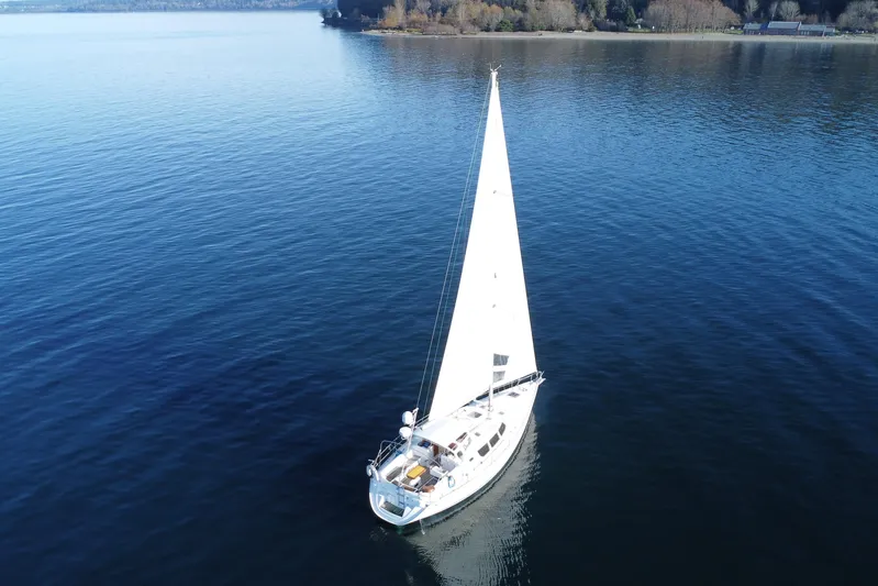 Hayabusa Yacht Photos Pics Sailboat Jeanneau Sun Odyssey 40 DS, 1999, cruising on calm blue waters.