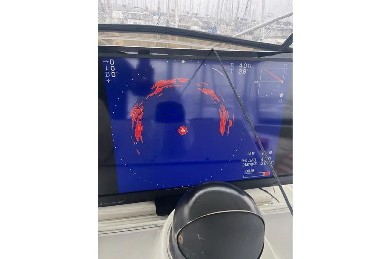 Bloodline Yacht Photos Pics Radar display on 1990 Hatteras 58 Convertible boat, showing navigation data.