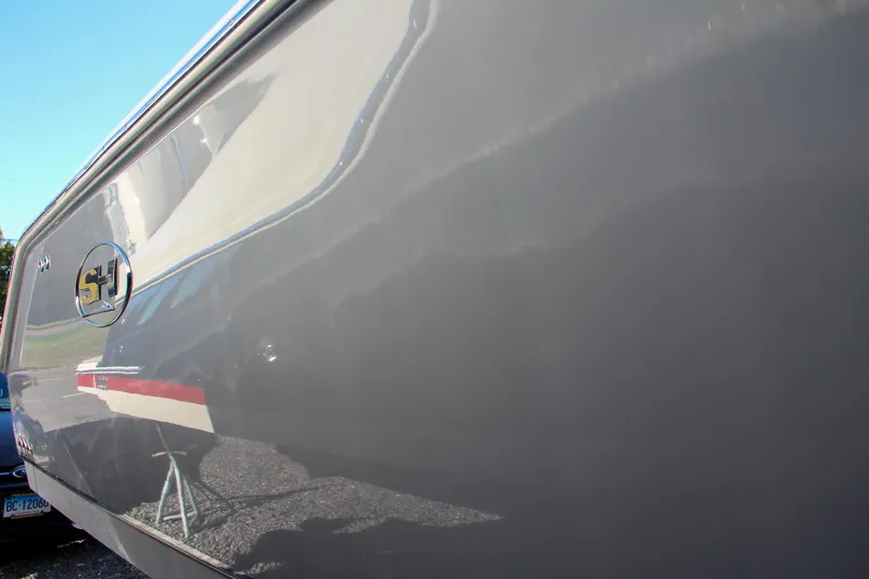  Yacht Photos Pics 2021 Sea Hunt Ultra 275 SE boat exterior close-up.