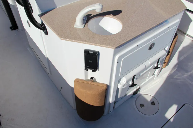  Yacht Photos Pics 2021 Sea Hunt Ultra 275 SE boat sink and storage area.