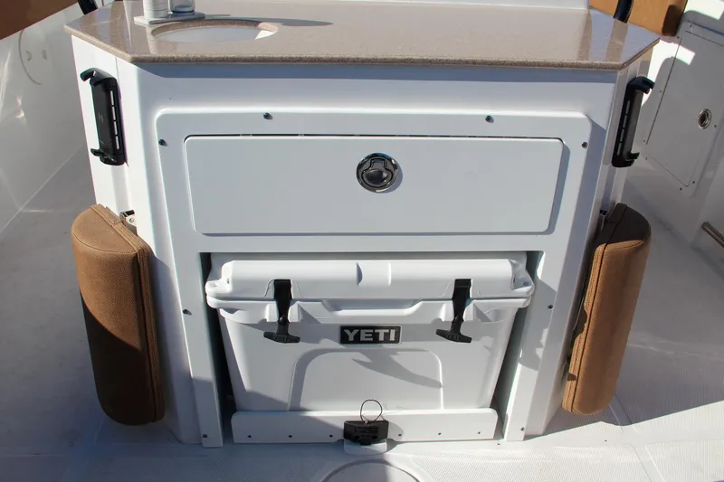  Yacht Photos Pics 2021 Sea Hunt Ultra 275 SE boat with Yeti cooler and storage compartment.