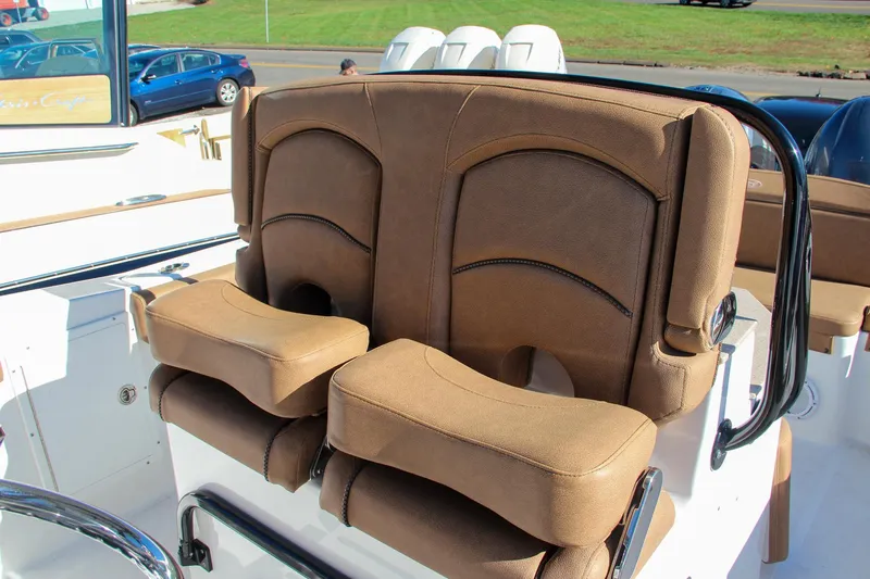  Yacht Photos Pics 2021 Sea Hunt Ultra 275 SE dual captain's chairs with brown upholstery.