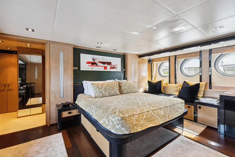 Izumi Yacht Photos Pics 