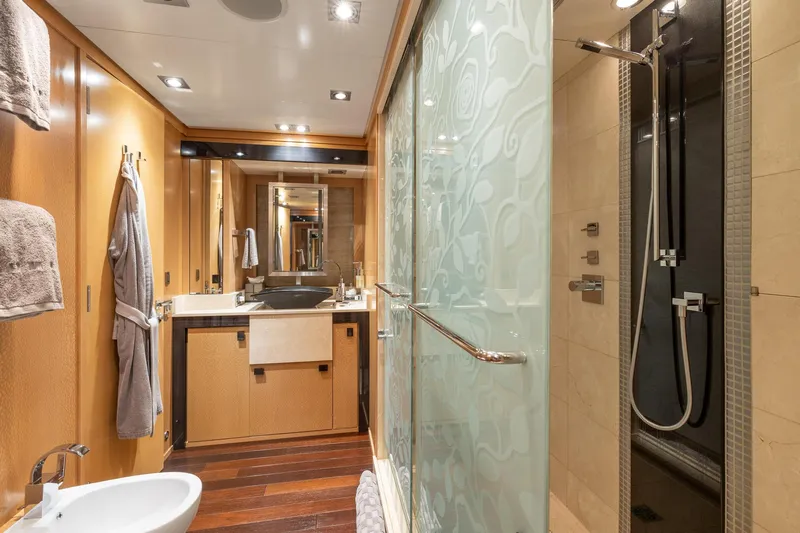 Izumi Yacht Photos Pics 