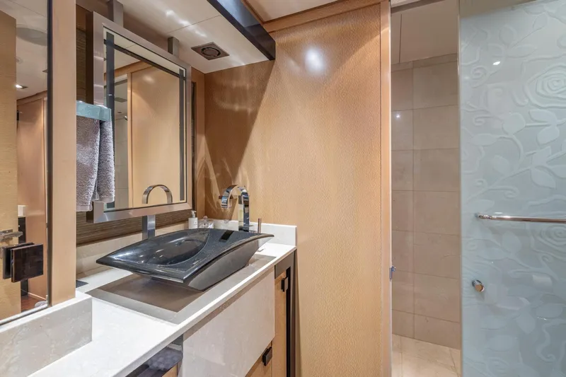 Izumi Yacht Photos Pics 