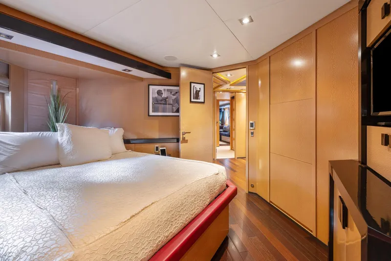 Izumi Yacht Photos Pics 