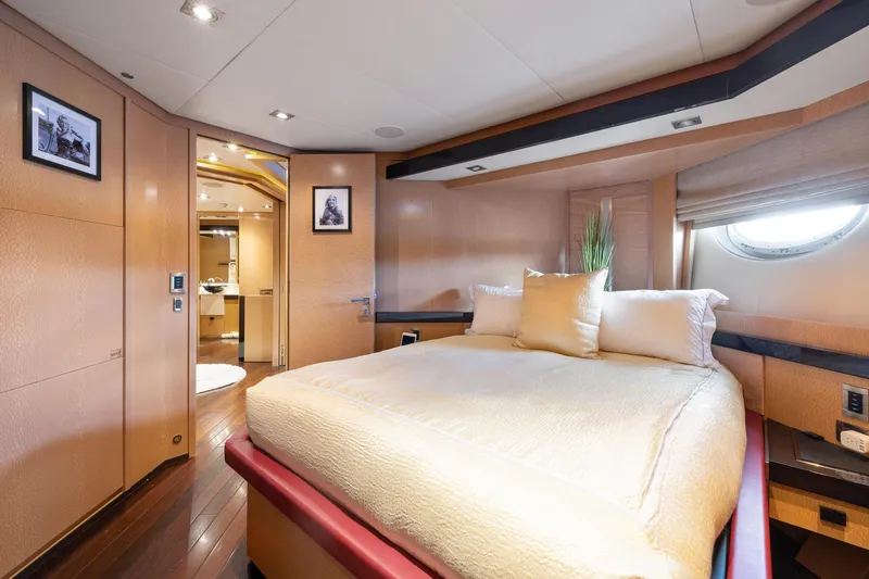 Izumi Yacht Photos Pics 