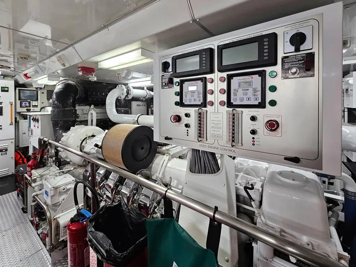 Izumi Yacht Photos Pics 