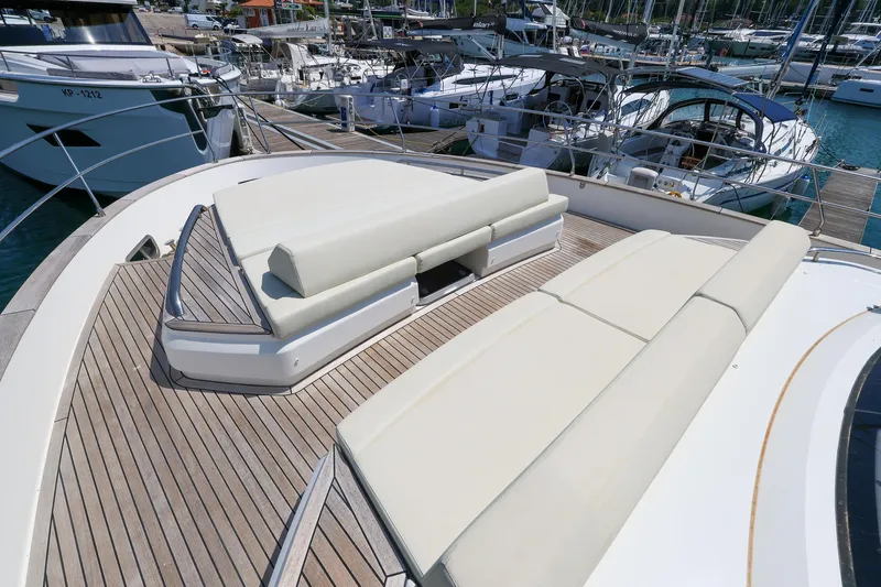Mas Que Nada Yacht Photos Pics Luxurious 2021 Greenline OceanClass 68 yacht with spacious deck and comfortable seating.