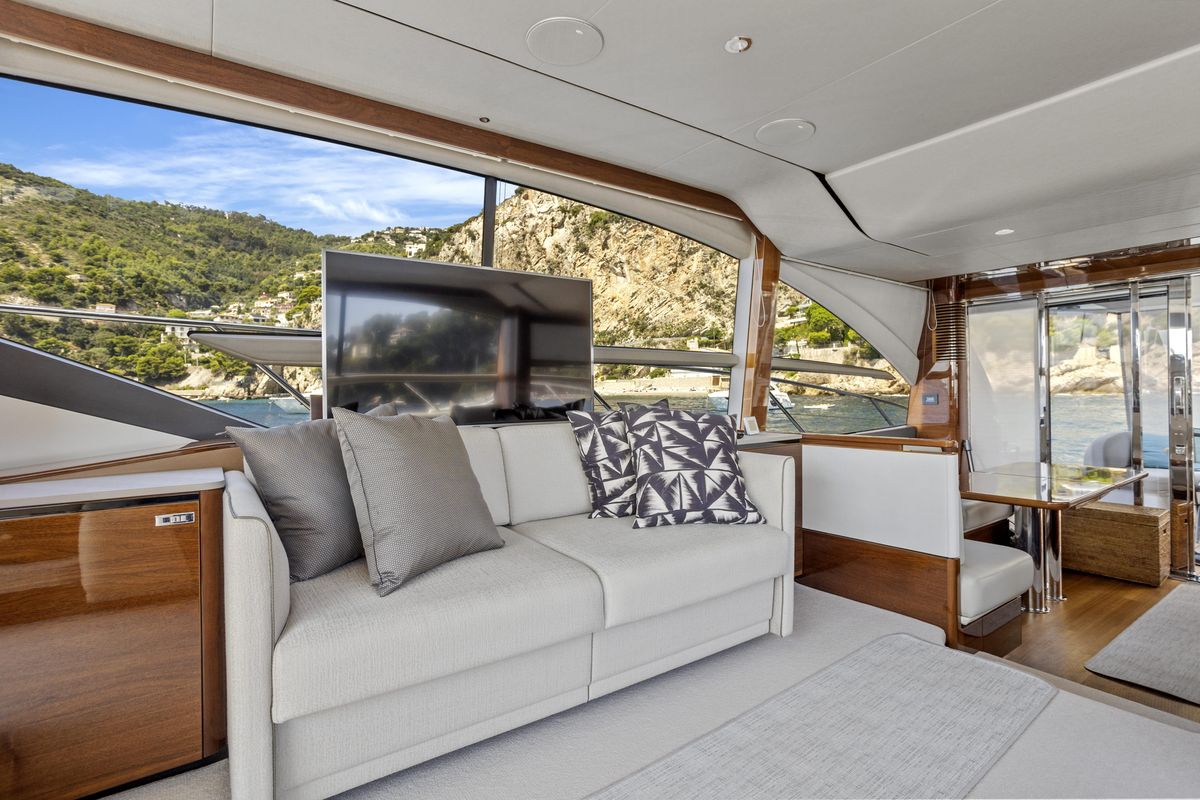 2019 Princess 63 