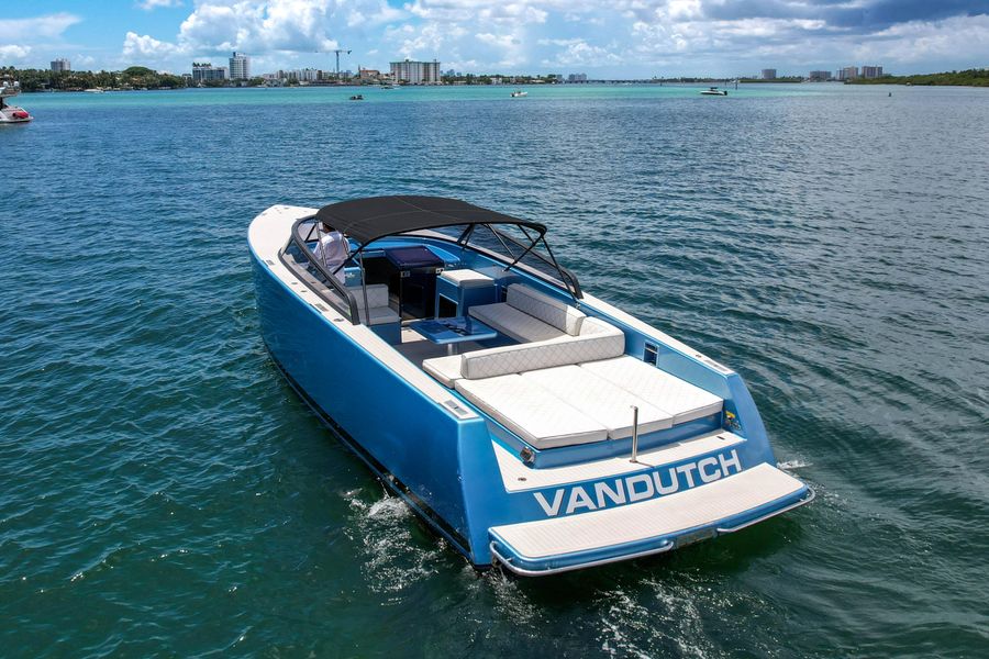 2015 VanDutch 40