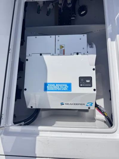  Yacht Photos Pics 2025 SPORTSMAN 352 OPEN - Image 9