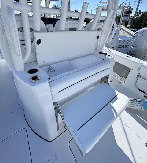  Yacht Photos Pics 2025 SPORTSMAN 352 OPEN - Image 10