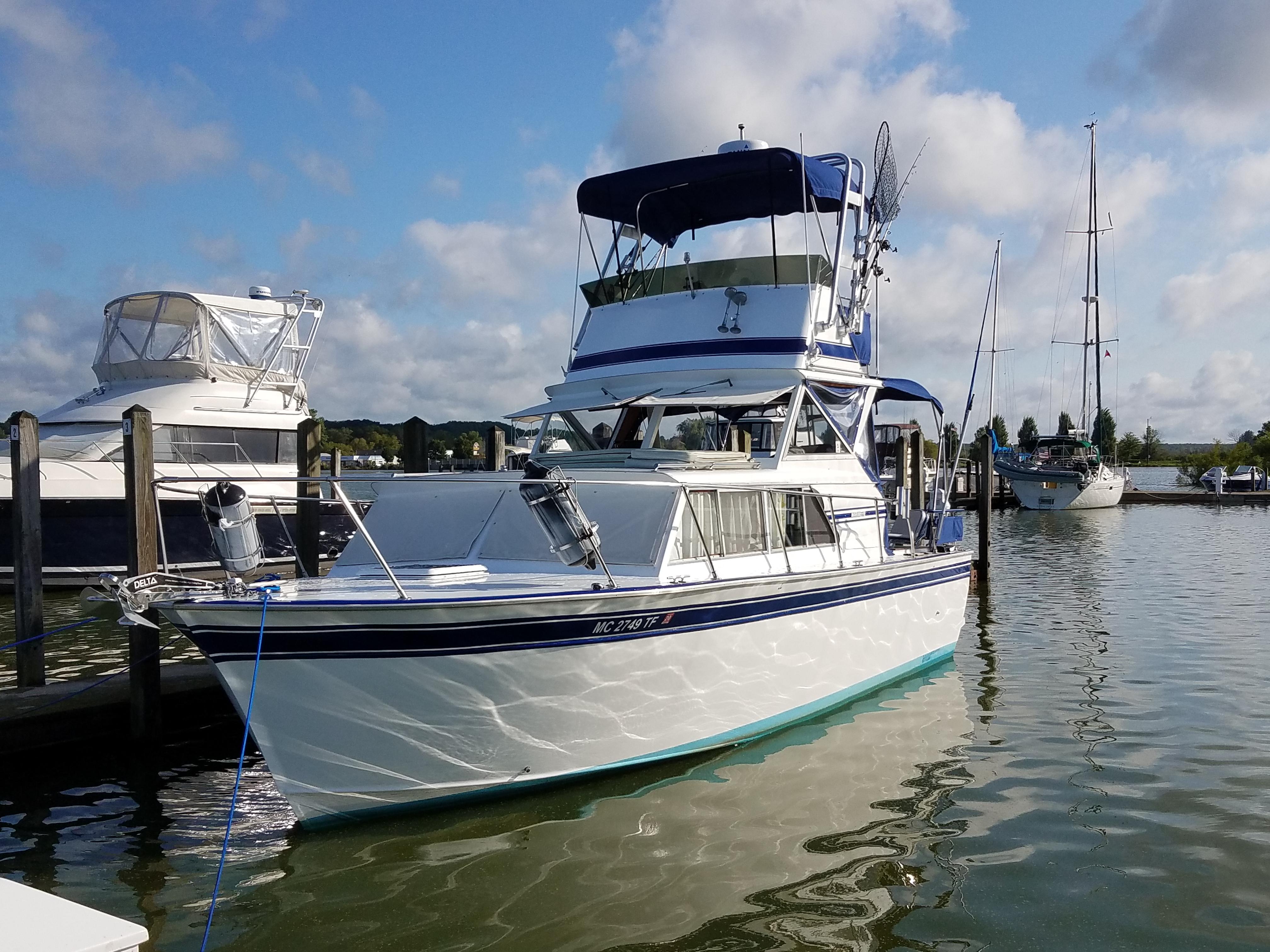 1979 Marinette 28' Express Flybridge Flybridge for sale - YachtWorld