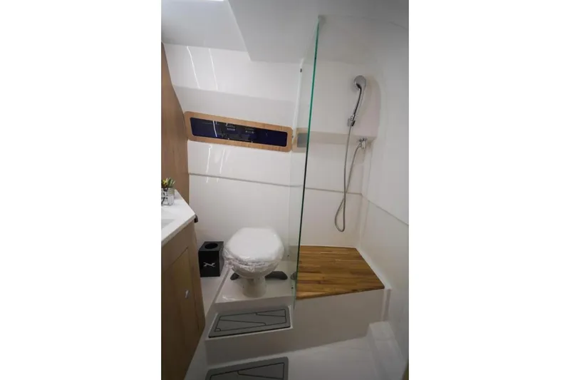 Mbvip Yacht Photos Pics 2023 NX Boats 340 Sport Coupe bathroom with shower and toilet.