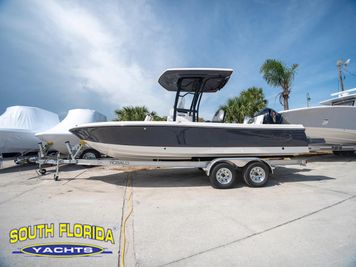 2023 Robalo 226 Cayman