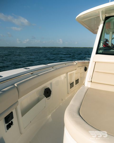 2019 Boston Whaler 380 Outrage