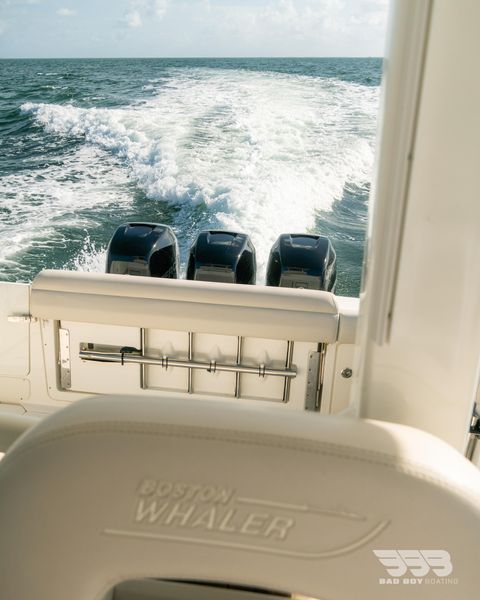 2019 Boston Whaler 380 Outrage